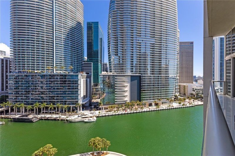 Condo for sale at Icon Brickell Tower I 2706