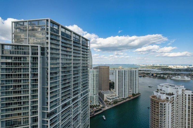 Condo for sale at Icon Brickell Tower I 2706