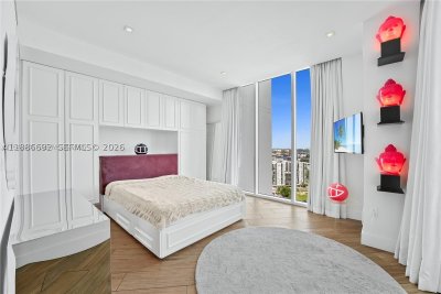 Comprar apartamento no Paramount Bay 2702