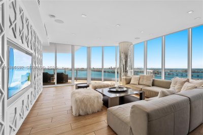 Comprar apartamento no Paramount Bay 2702