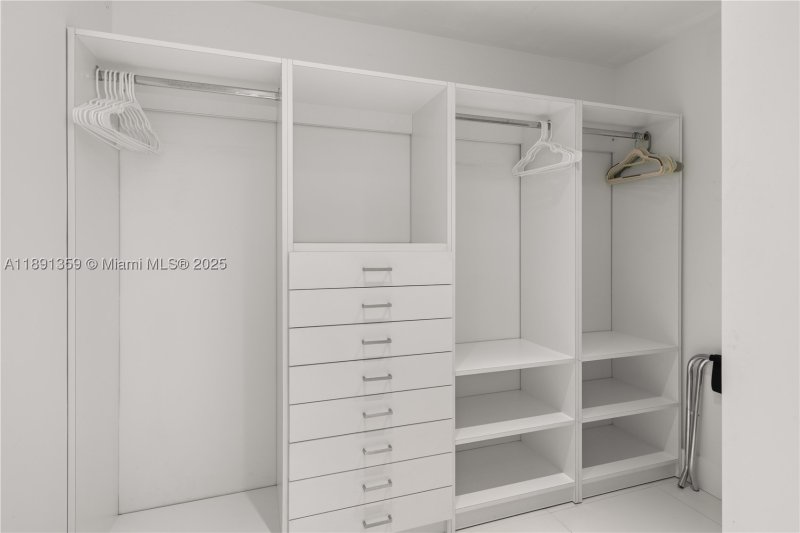Apartment for rent at Key Colony IV Botanica 379