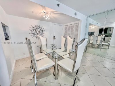 Aluguel de apartamento no The Alexander 517