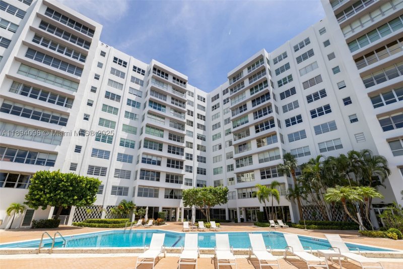 Condo for sale at Blair House 10B