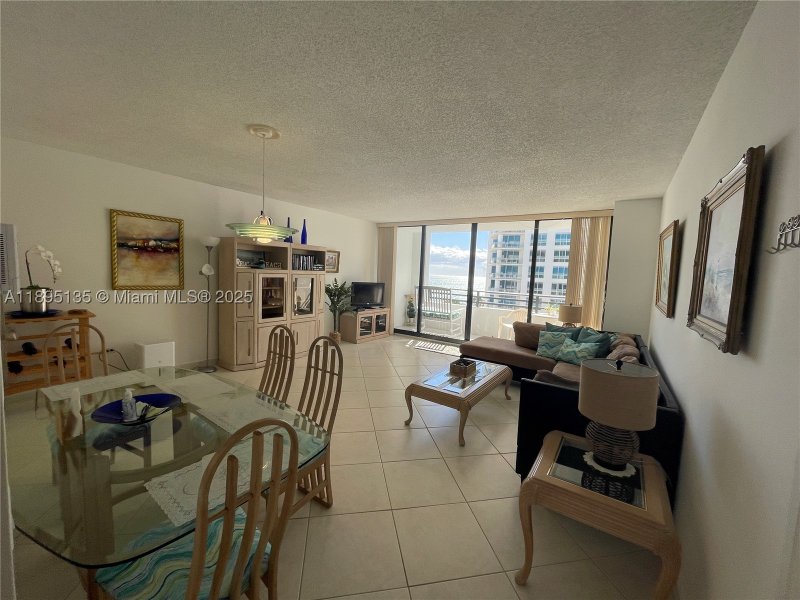 Apartment for rent at Alexander Towers 917