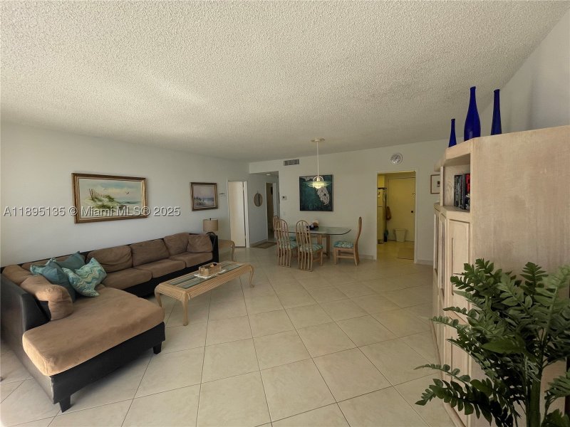Apartment for rent at Alexander Towers 917