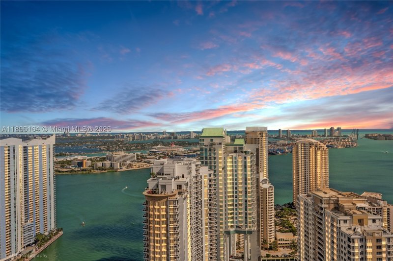 Apartment for rent at Icon Brickell Tower II 4710