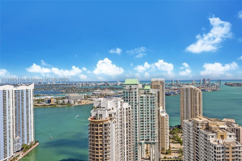 Apartment for rent at Icon Brickell Tower II 4710