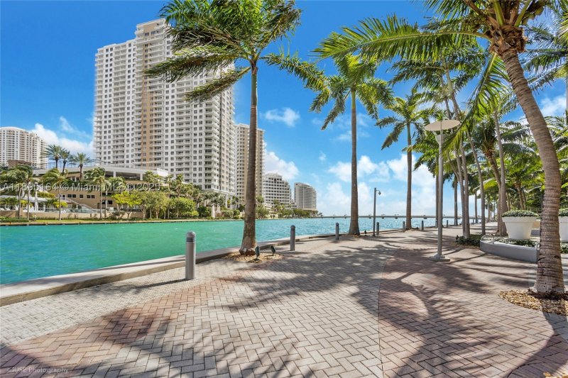 Apartment for rent at Icon Brickell Tower II 4710