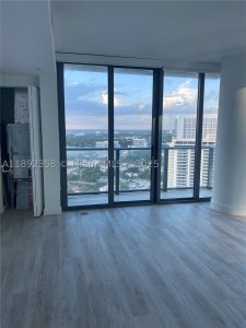 Comprar apartamento no Paraiso Bay Miami 3108