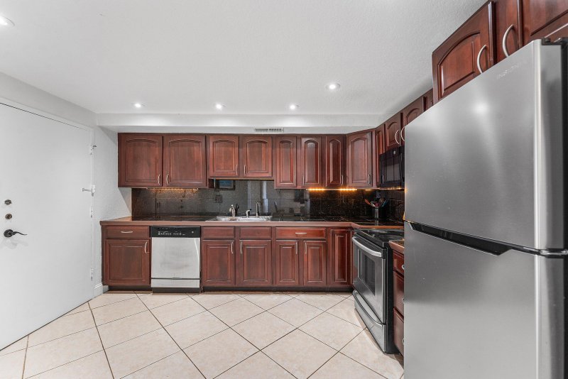 Condo for sale at Allington Towers 7h