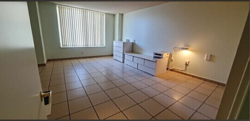 Condo for sale at Winston Towers 819