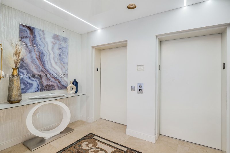 Condo for sale at Hamptons South 1903