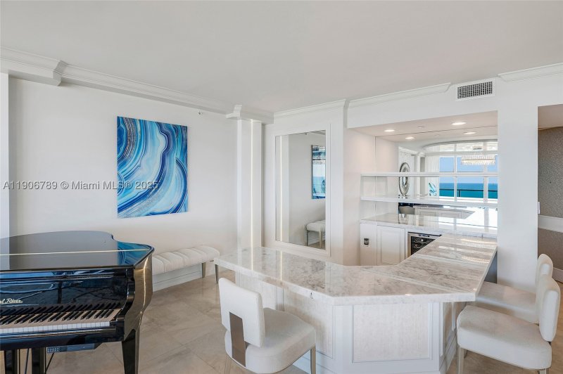Condo for sale at Hamptons South 1903