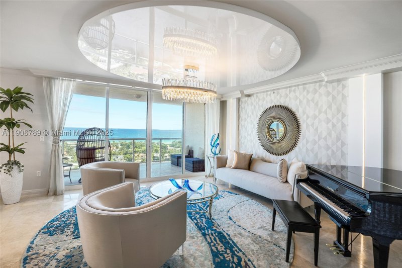 Condo for sale at Hamptons South 1903