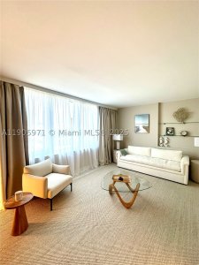 Alquiler de apartamento en Roney Palace 836