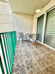 Comprar apartamento no Turnberry Village South 318