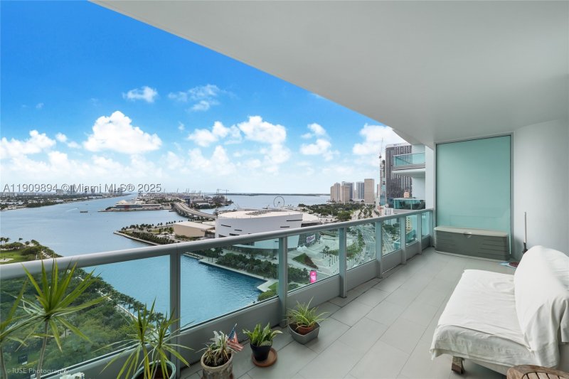 Condo for sale at 900 Biscayne 2602