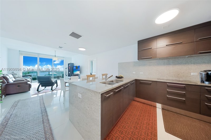 Condo for sale at 900 Biscayne 2602