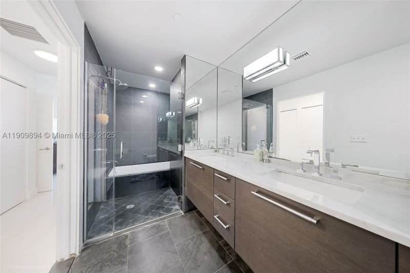 Condo for sale at 900 Biscayne 2602