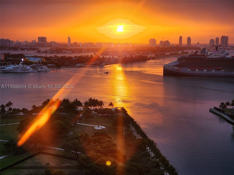 Condo for sale at 900 Biscayne 2602