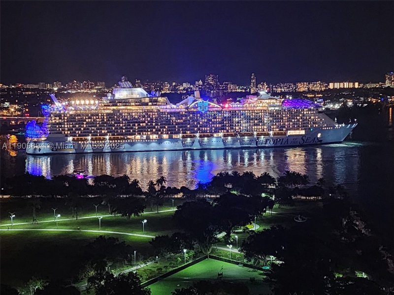 Condo for sale at 900 Biscayne 2602