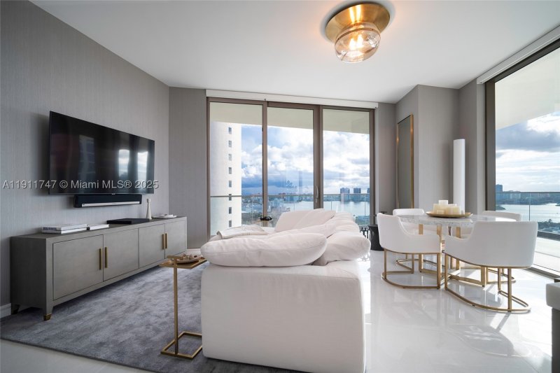 Condo for sale at Residences by Armani / Casa 1705
