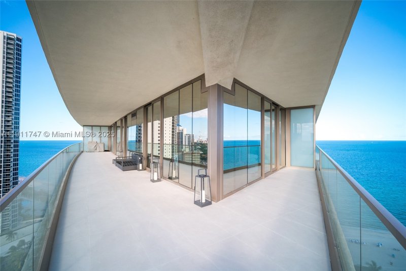Condo for sale at Residences by Armani / Casa 1705