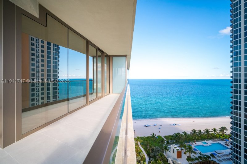 Condo for sale at Residences by Armani / Casa 1705