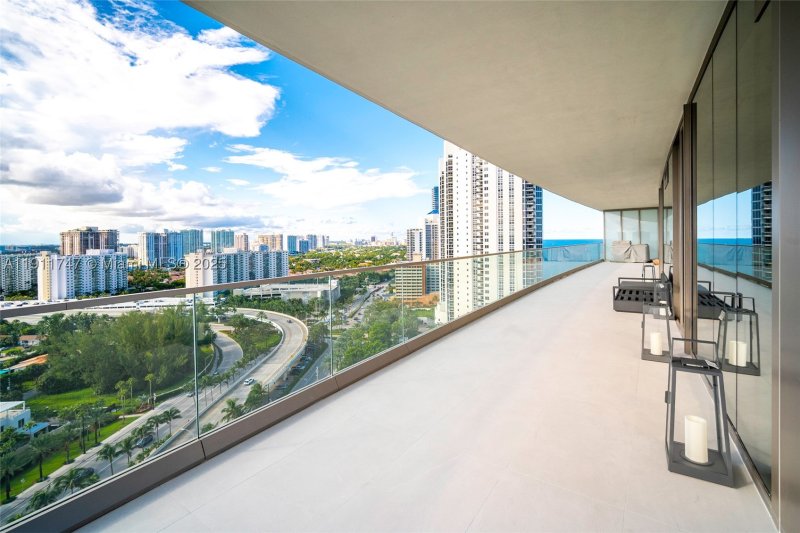 Condo for sale at Residences by Armani / Casa 1705