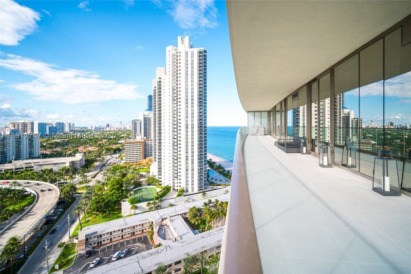 Condo for sale at Residences by Armani / Casa 1705