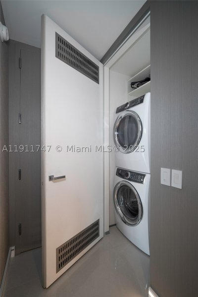 Condo for sale at Residences by Armani / Casa 1705