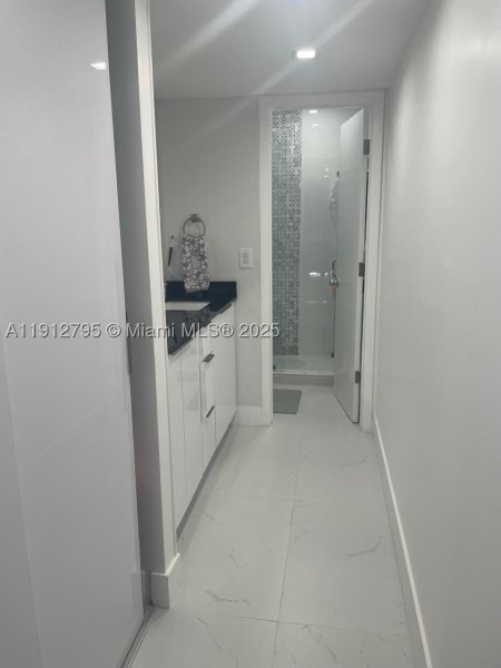 Condo for sale at Biscaya 615