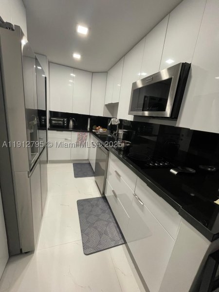 Condo for sale at Biscaya 615