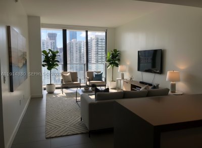 Canvas Apt #2508