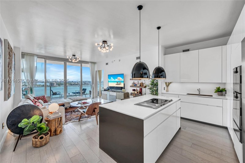 Condo for sale at Paramount Bay 1906