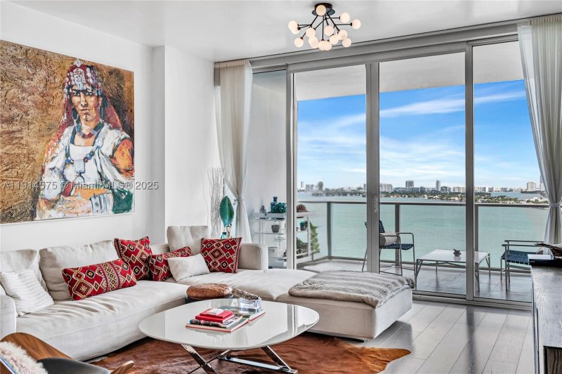 Condo for sale at Paramount Bay 1906