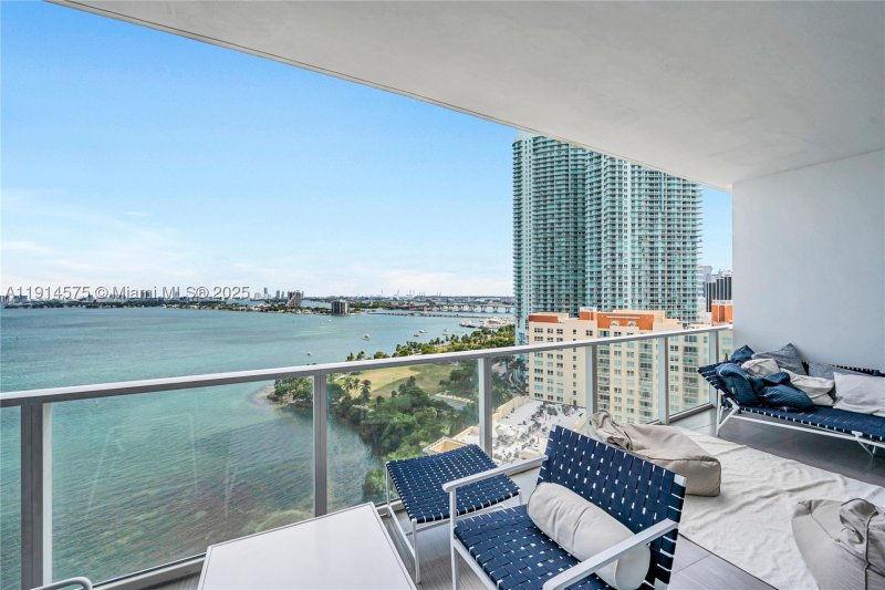 Condo for sale at Paramount Bay 1906