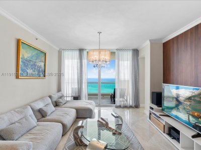 Comprar apartamento no Acqualina Resort & Spa 3305