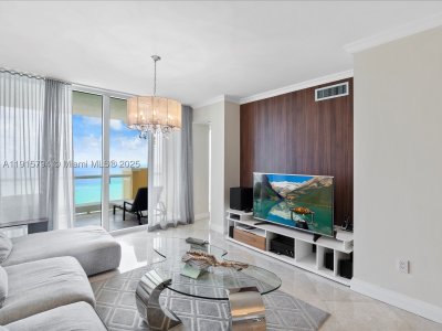 Comprar apartamento no Acqualina Resort & Spa 3305