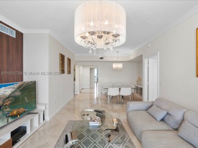 Comprar apartamento no Acqualina Resort & Spa 3305