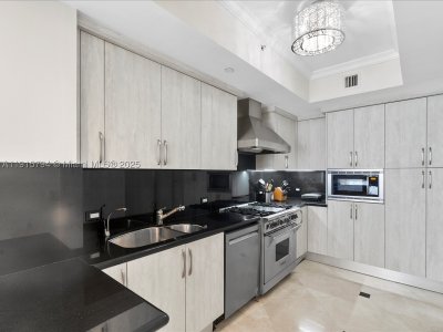Comprar apartamento no Acqualina Resort & Spa 3305