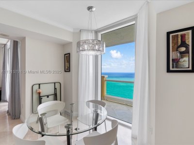 Comprar apartamento no Acqualina Resort & Spa 3305