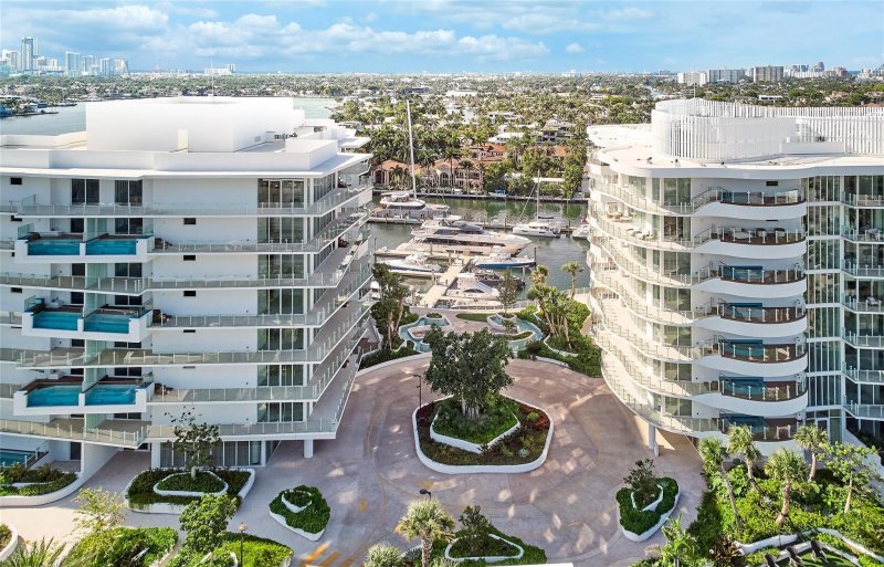 Condo for sale at Pier Sixty-Six Residences Azul 704