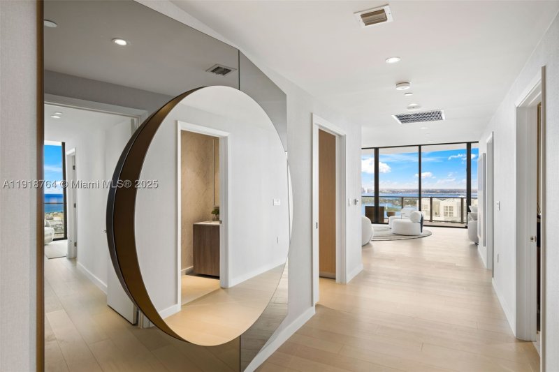 Comprar apartamento no Five Park Miami Beach 3402