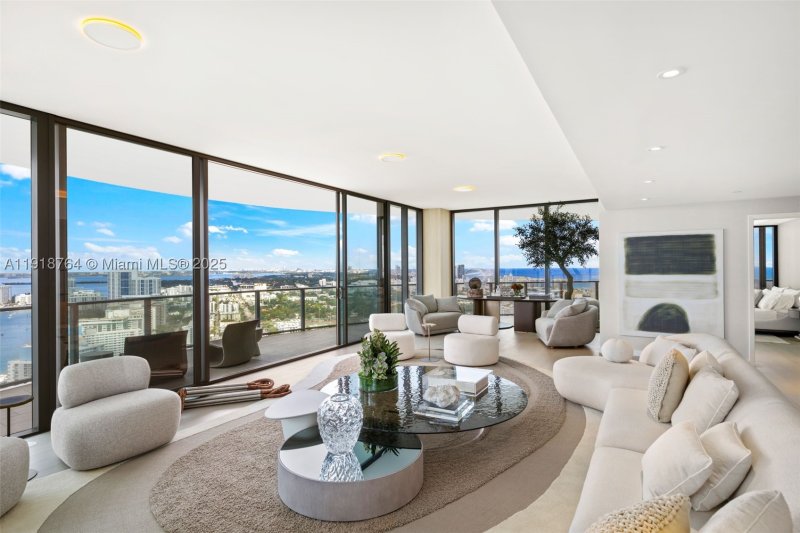 Comprar apartamento no Five Park Miami Beach 3402