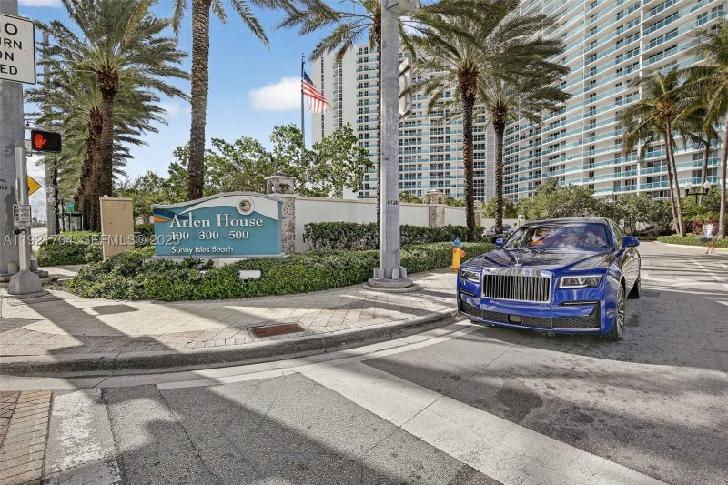 Condo for sale at Arlen House 308