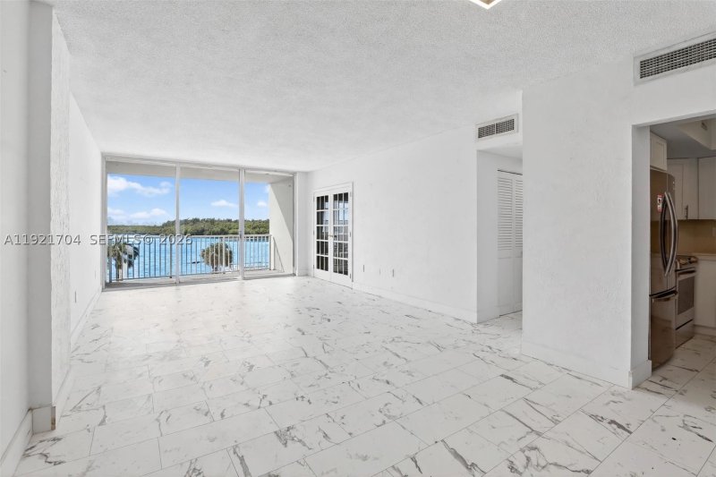 Condo for sale at Arlen House 308