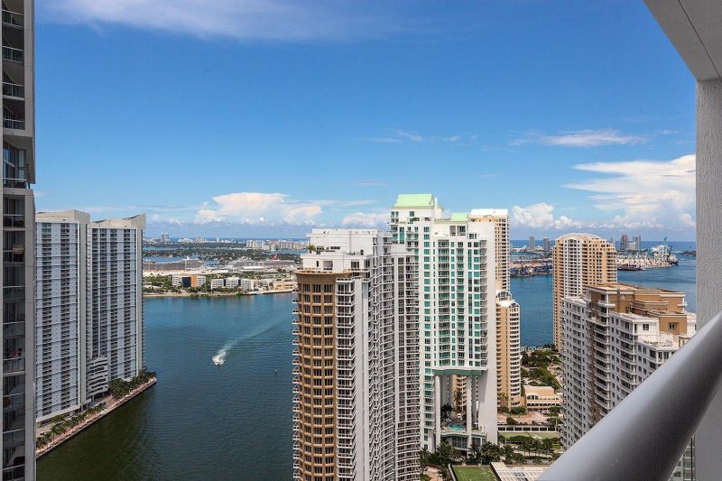 Comprar apartamento no Icon Brickell Tower II 4010