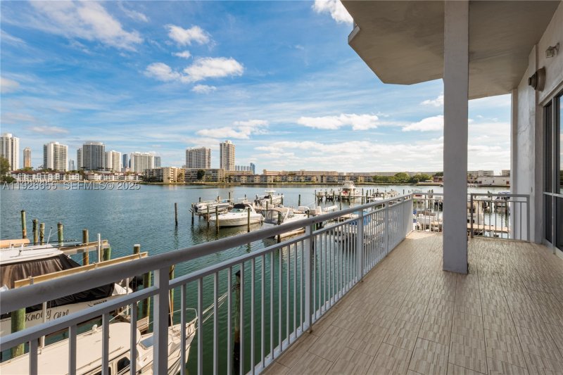 Comprar apartamento en Del Prado South Tower 1501