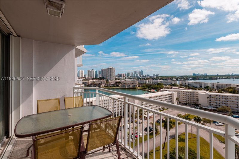 Comprar apartamento en Del Prado South Tower 1501